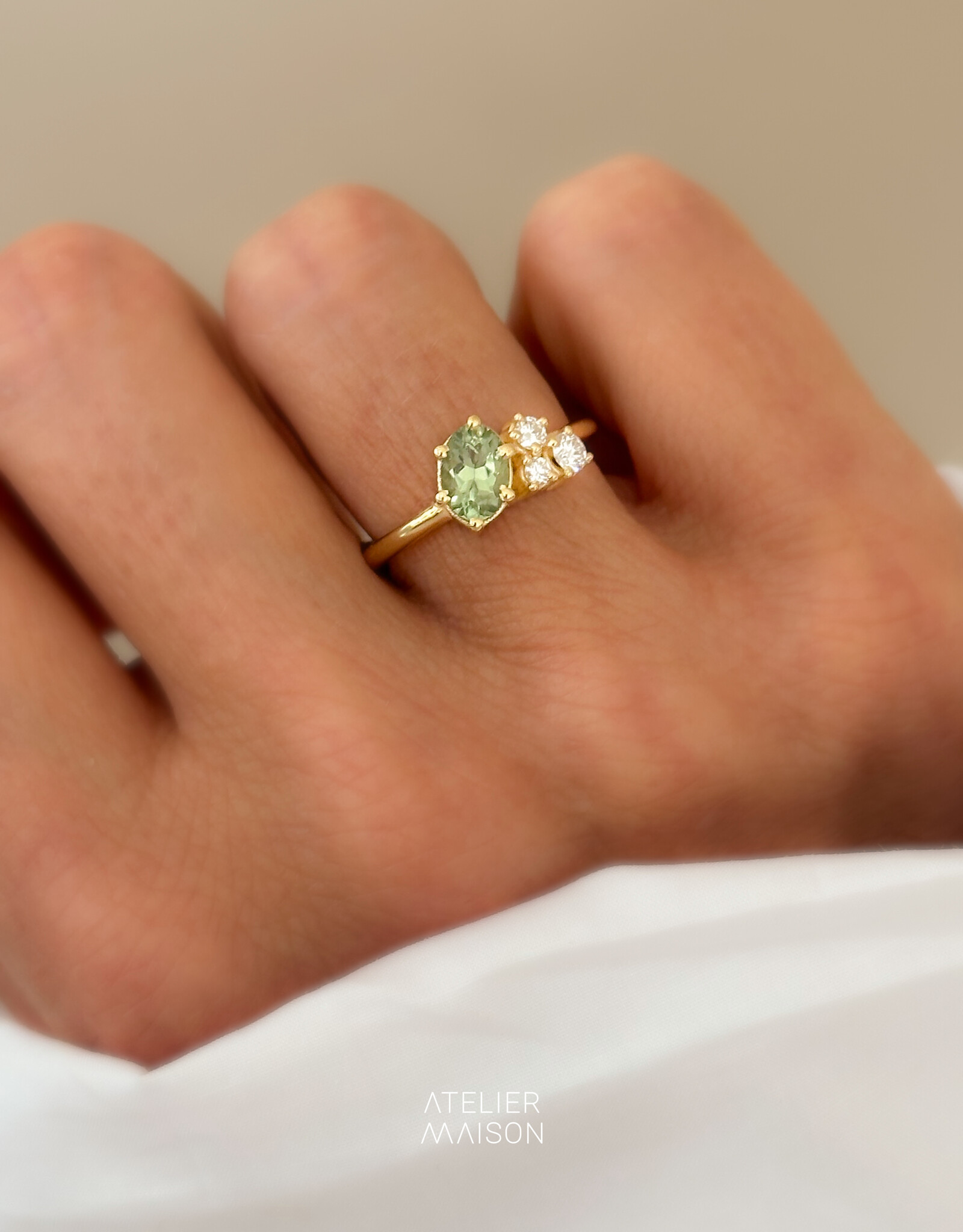 Atelier Maison Seize the day ring met groene saffier