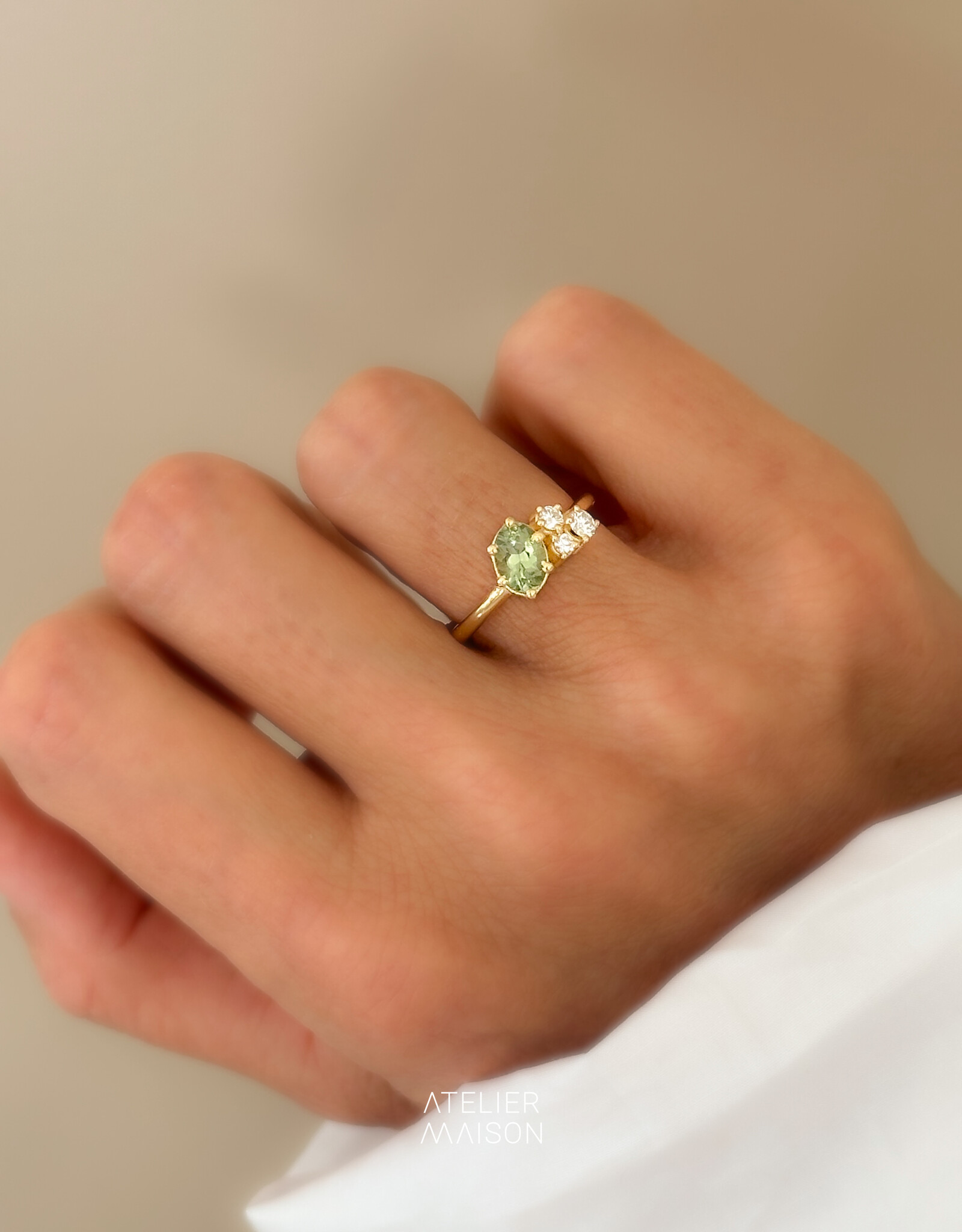 Atelier Maison Seize the day ring met groene saffier