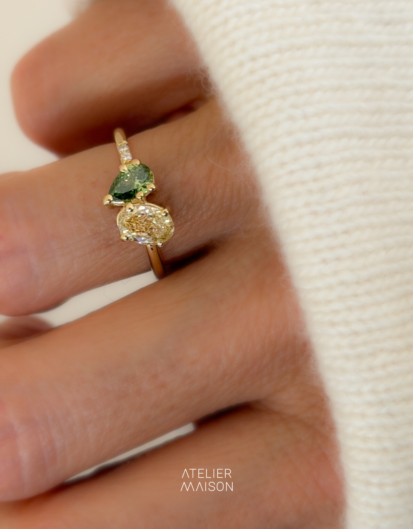 Atelier Maison Siblings ring met gele en groene diamant