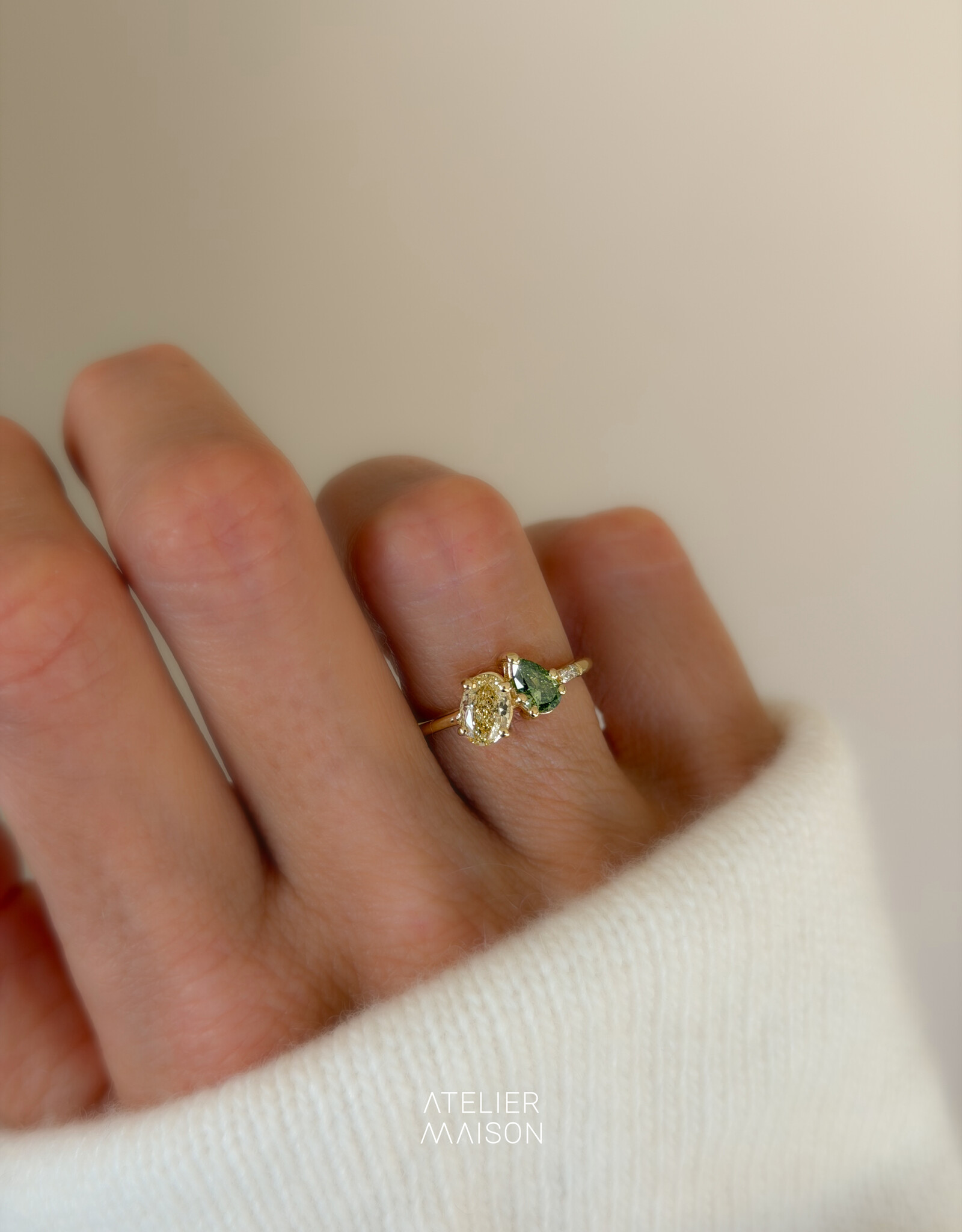 Atelier Maison Siblings ring met gele en groene diamant