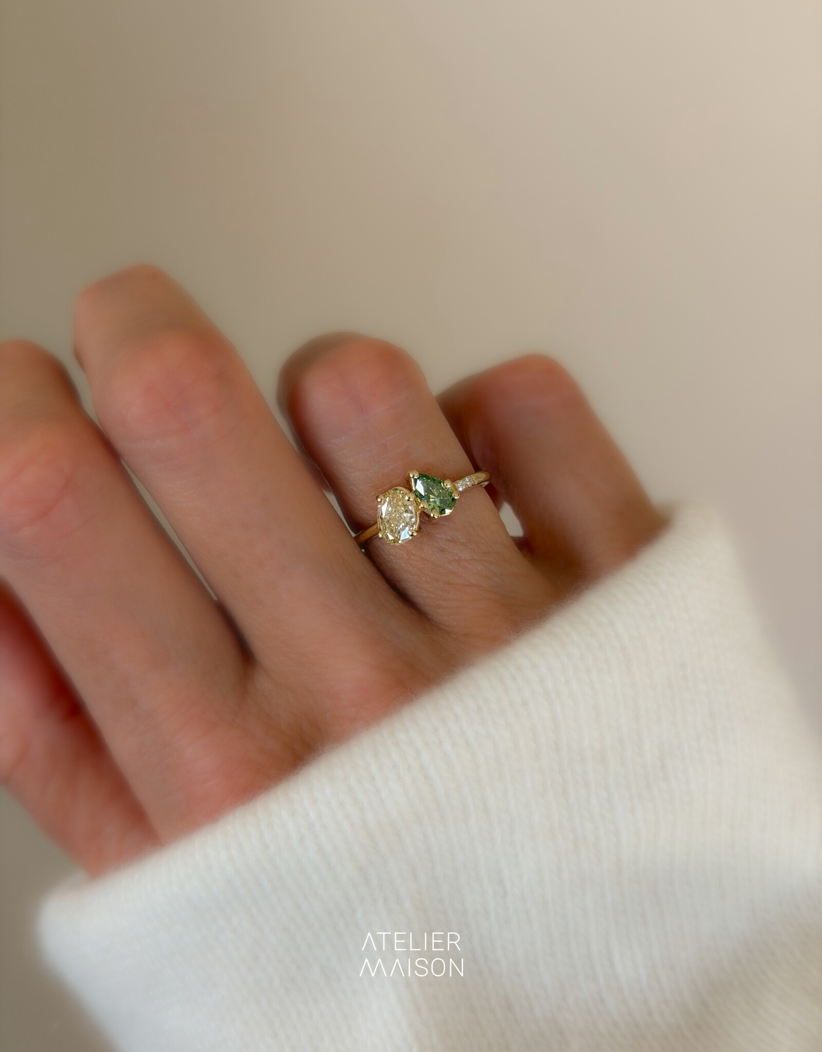 Atelier Maison Siblings ring met gele en groene diamant