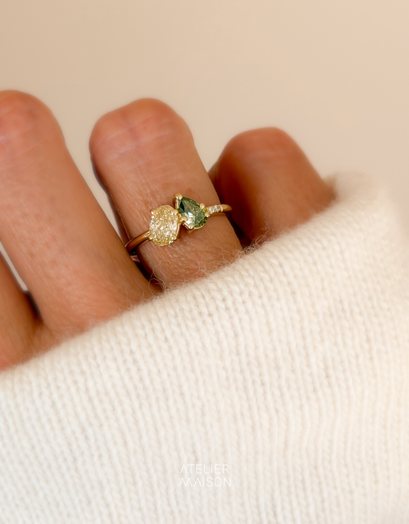 Atelier Maison Siblings ring met gele en groene diamant