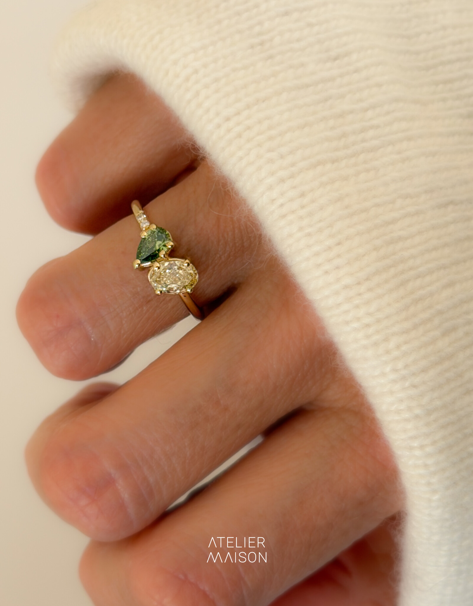 Atelier Maison Siblings ring met gele en groene diamant