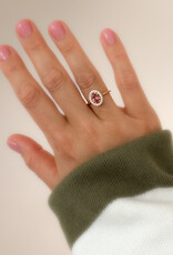 Atelier Maison Happy Together ring met roze spinel