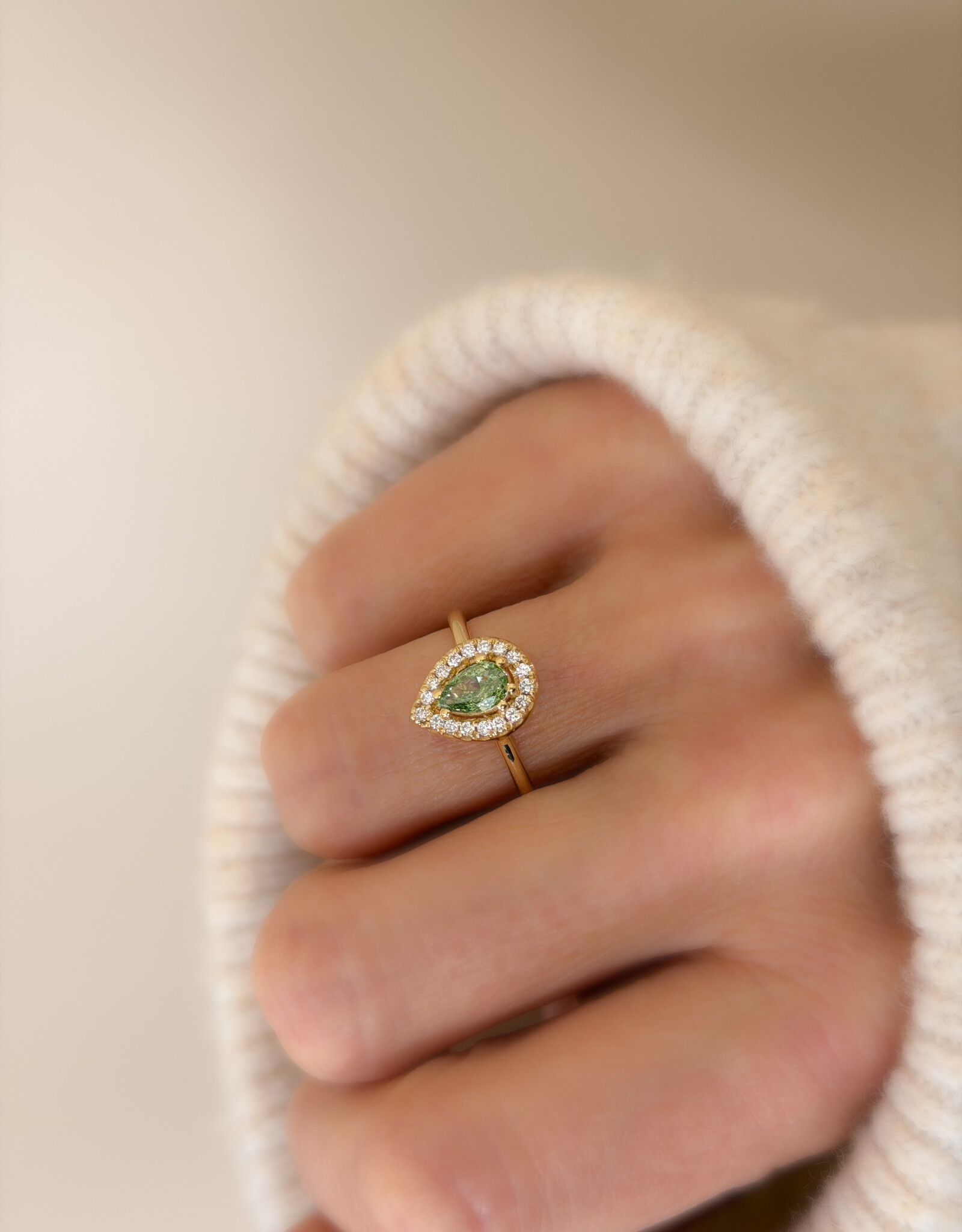 Atelier Maison Crazy About You ring met groene diamant