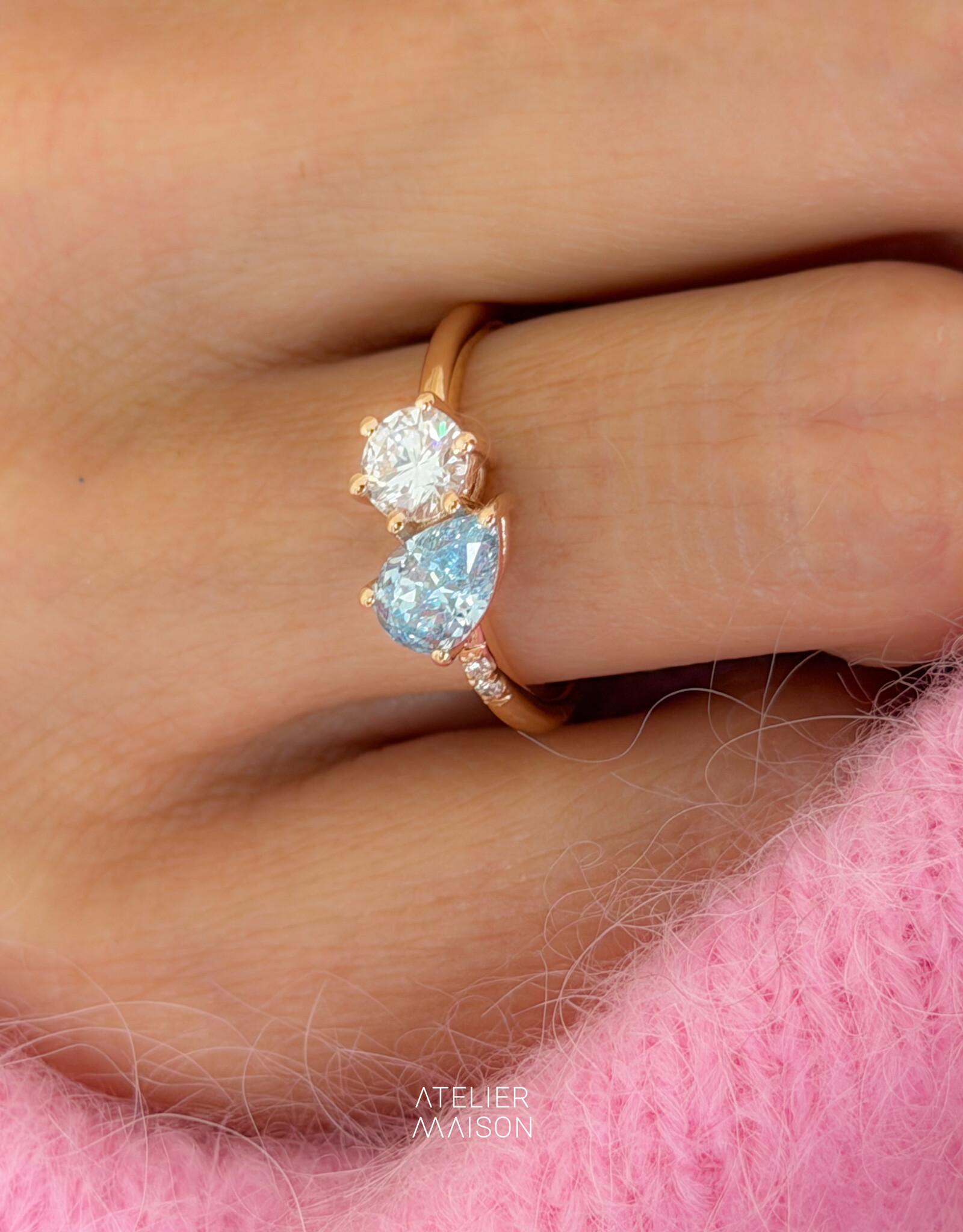 Atelier Maison Soulmates ring met blauwe en witte diamant
