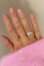 Atelier Maison Siblings ring met blauwe en witte diamant