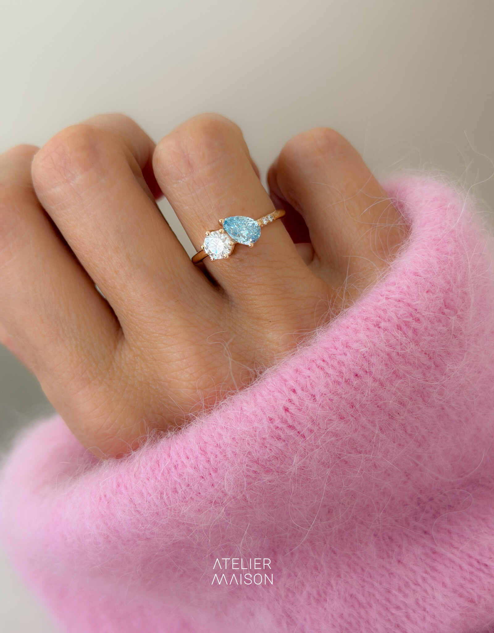 Atelier Maison Soulmates ring met blauwe en witte diamant