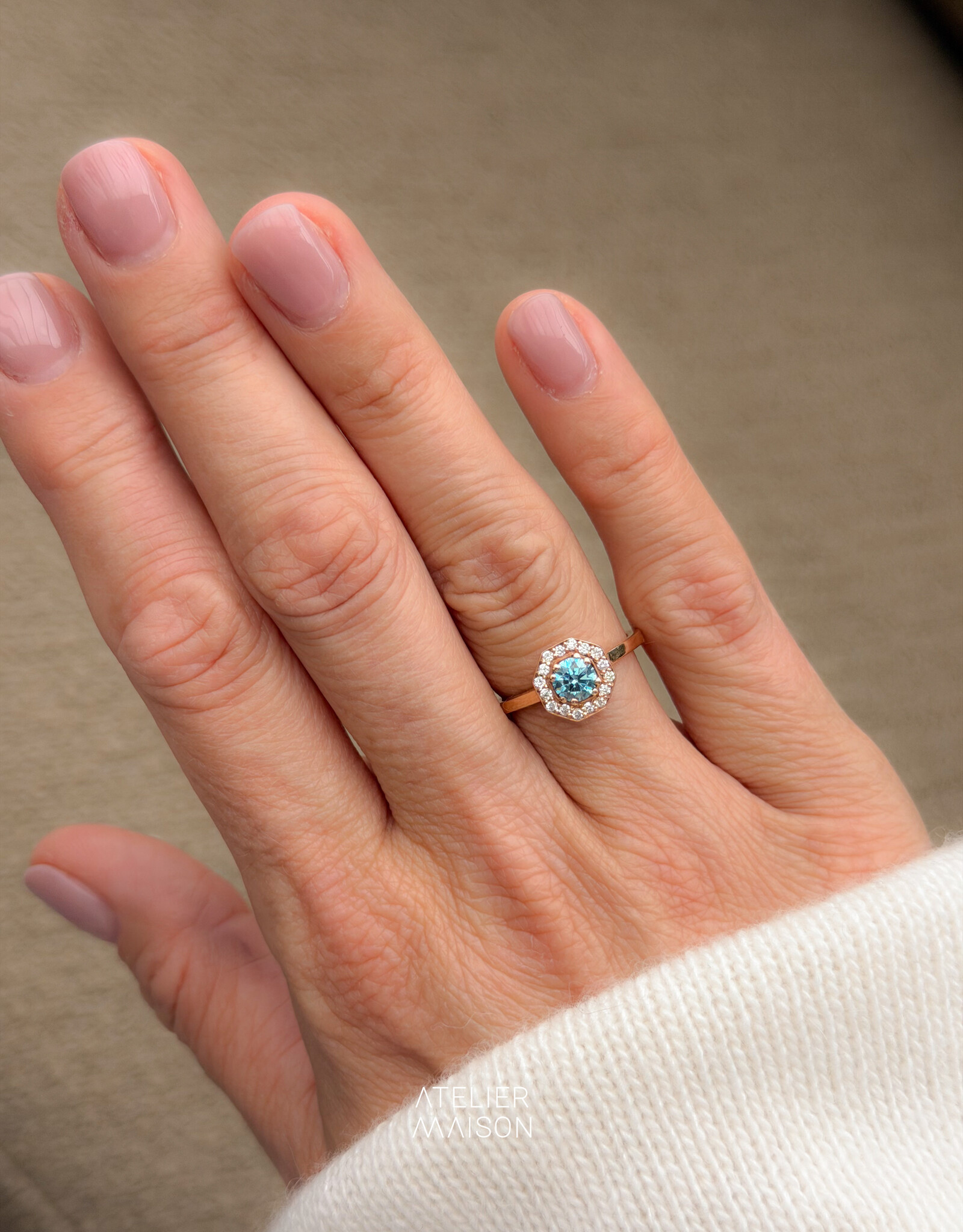Atelier Maison The Glow ring met blauwe diamant