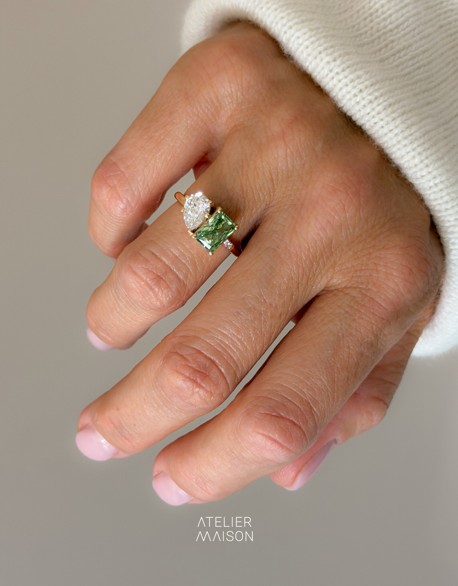 Atelier Maison Soulmates ring met witte en groene diamant
