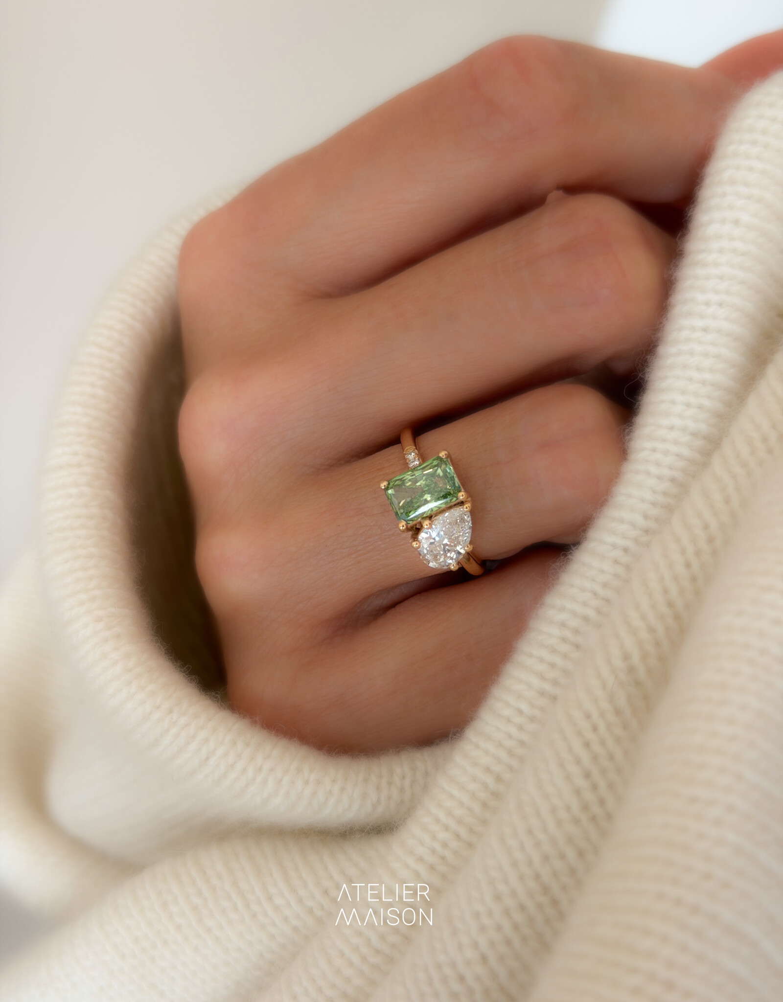 Atelier Maison Soulmates ring met witte en groene diamant