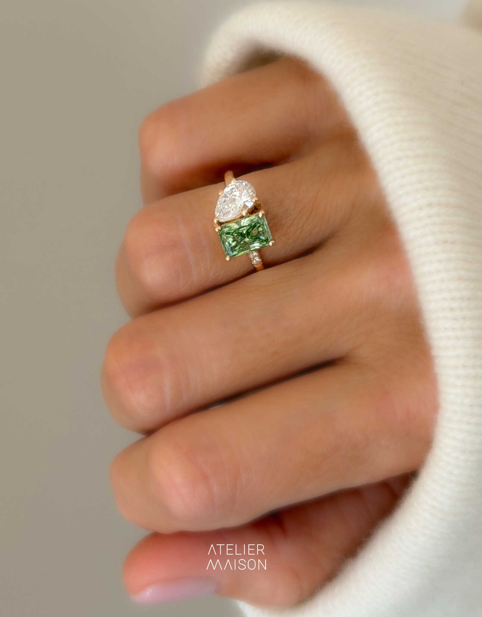 Atelier Maison Soulmates ring met witte en groene diamant