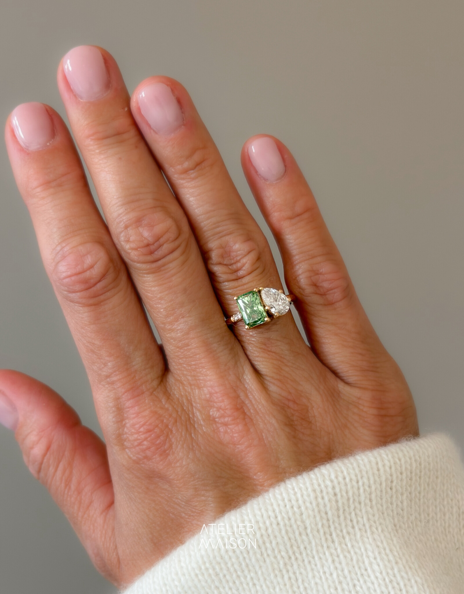 Atelier Maison Soulmates ring met witte en groene diamant