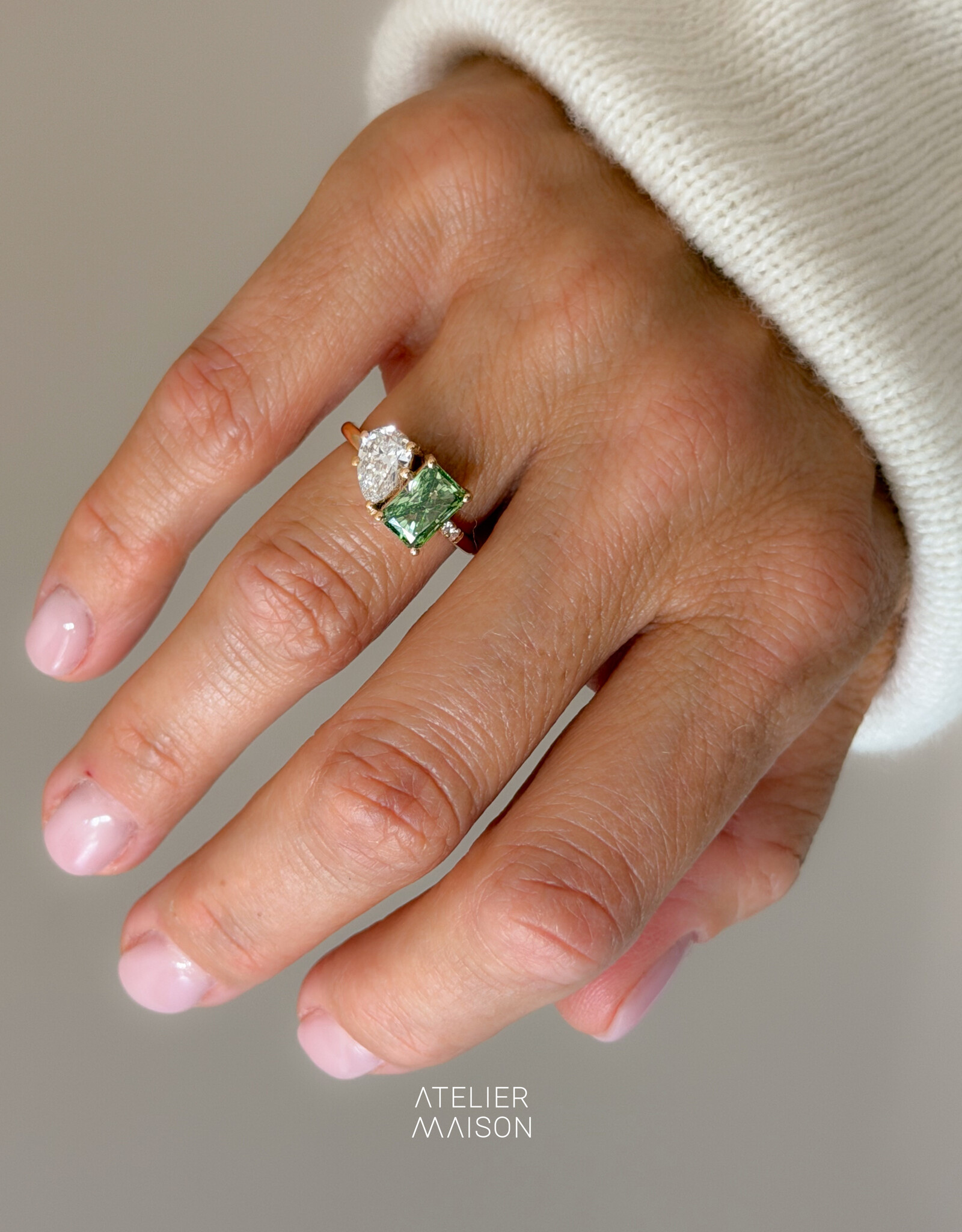 Atelier Maison Soulmates ring met witte en groene diamant