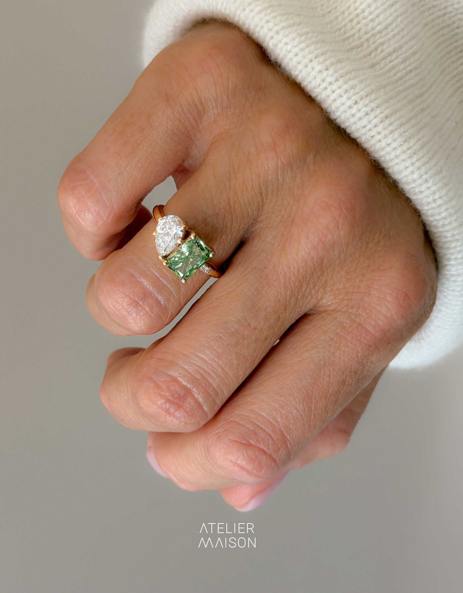 Atelier Maison Soulmates ring met witte en groene diamant