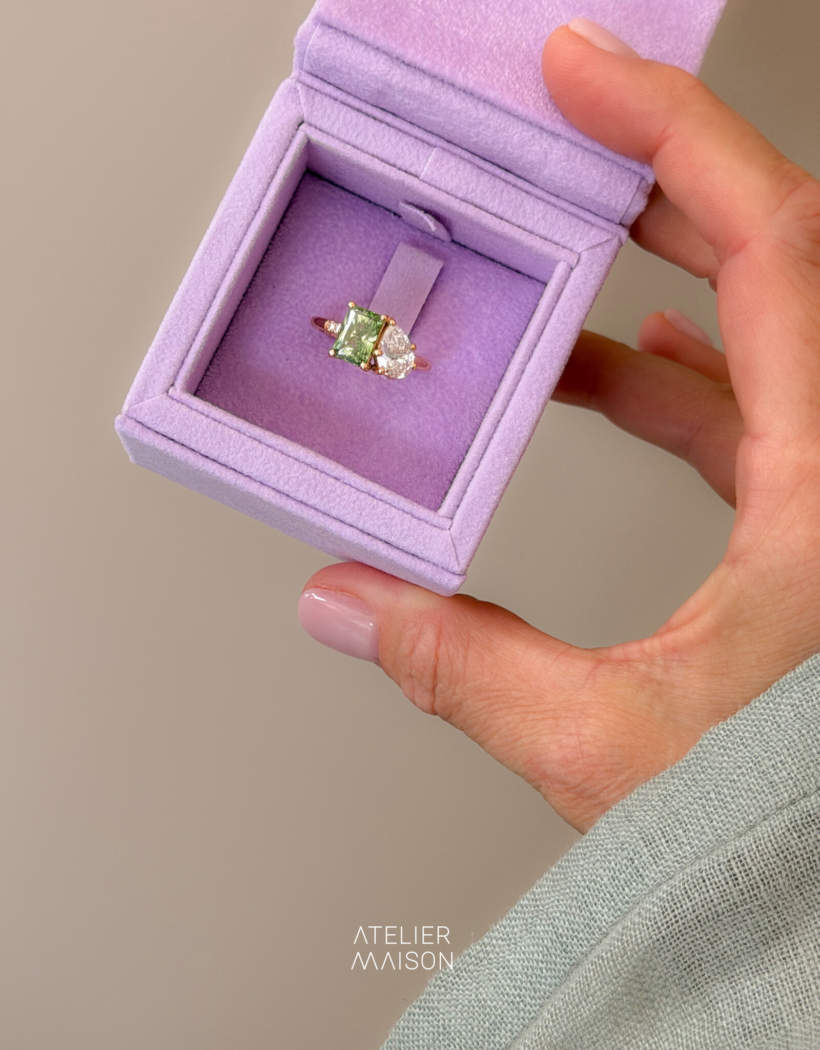 Atelier Maison Soulmates ring met witte en groene diamant