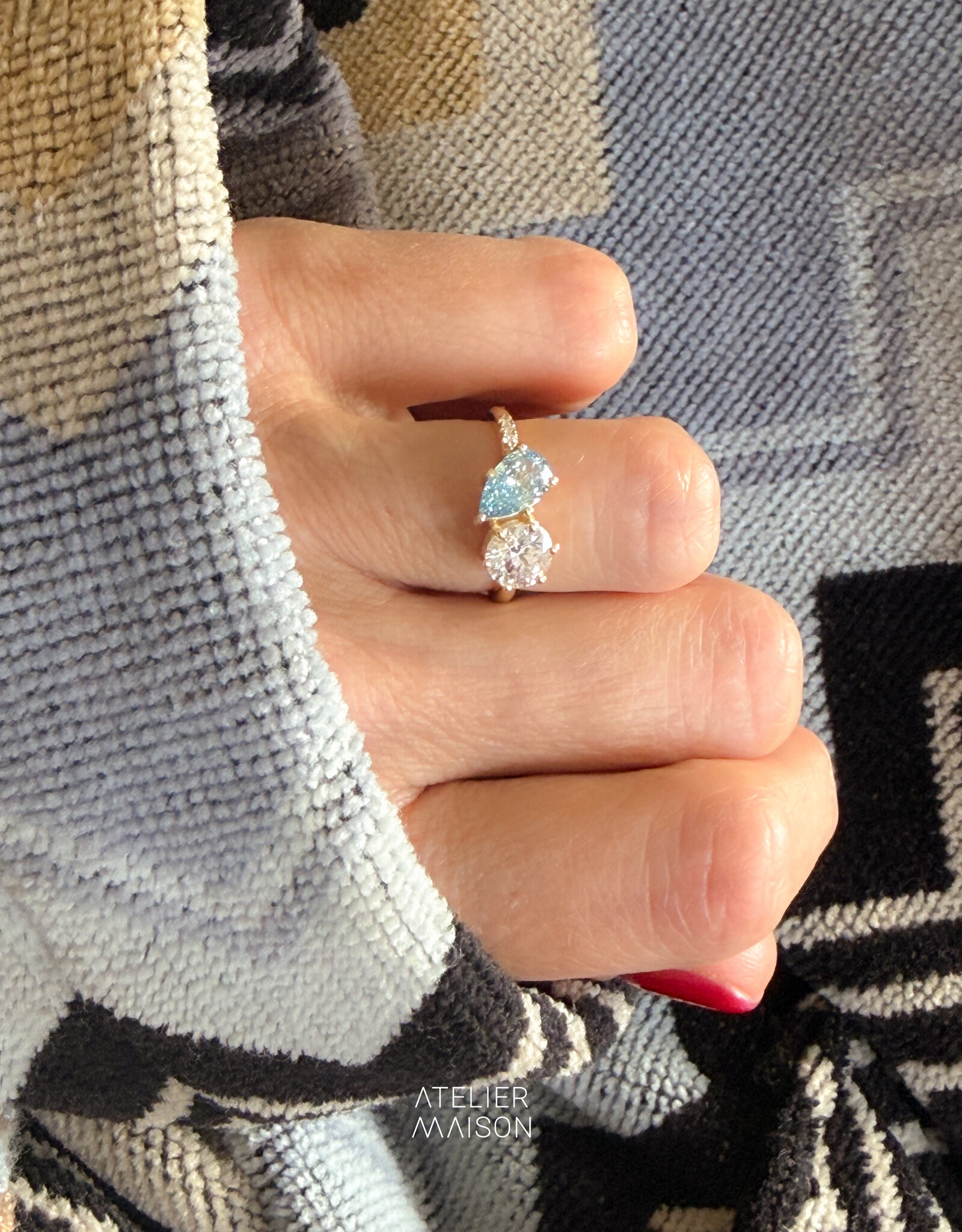Atelier Maison Soulmates ring met witte en blauwe diamant