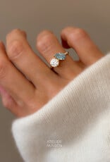 Atelier Maison Soulmates ring met witte en blauwe diamant