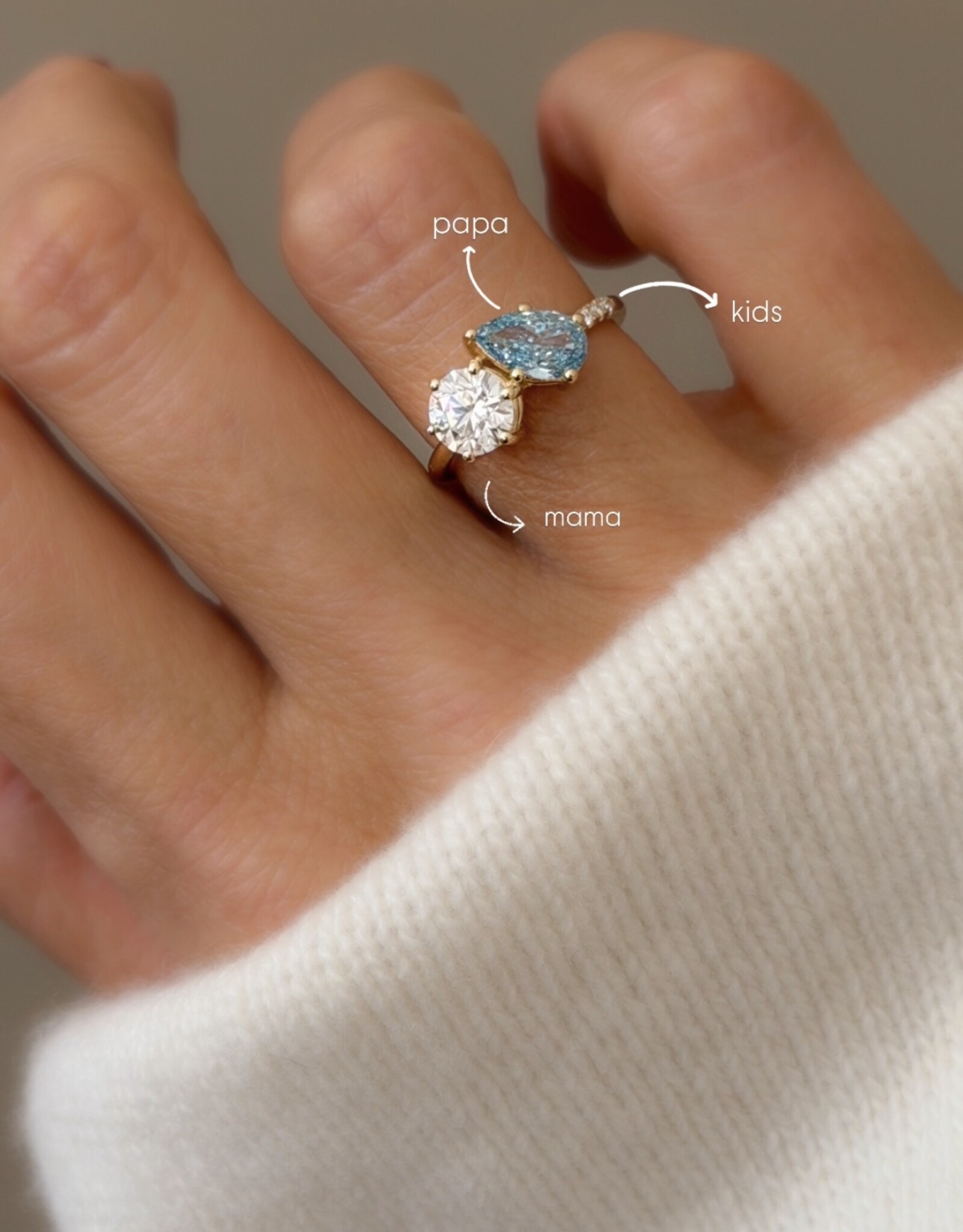 Atelier Maison Soulmates ring met witte en blauwe diamant