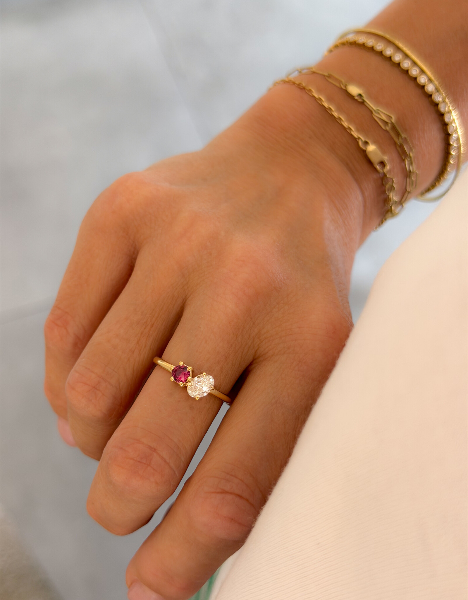 Atelier Maison Soulmates ring met witte LGD en rode saffier