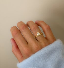 Atelier Maison Offset ring met ovale diamant