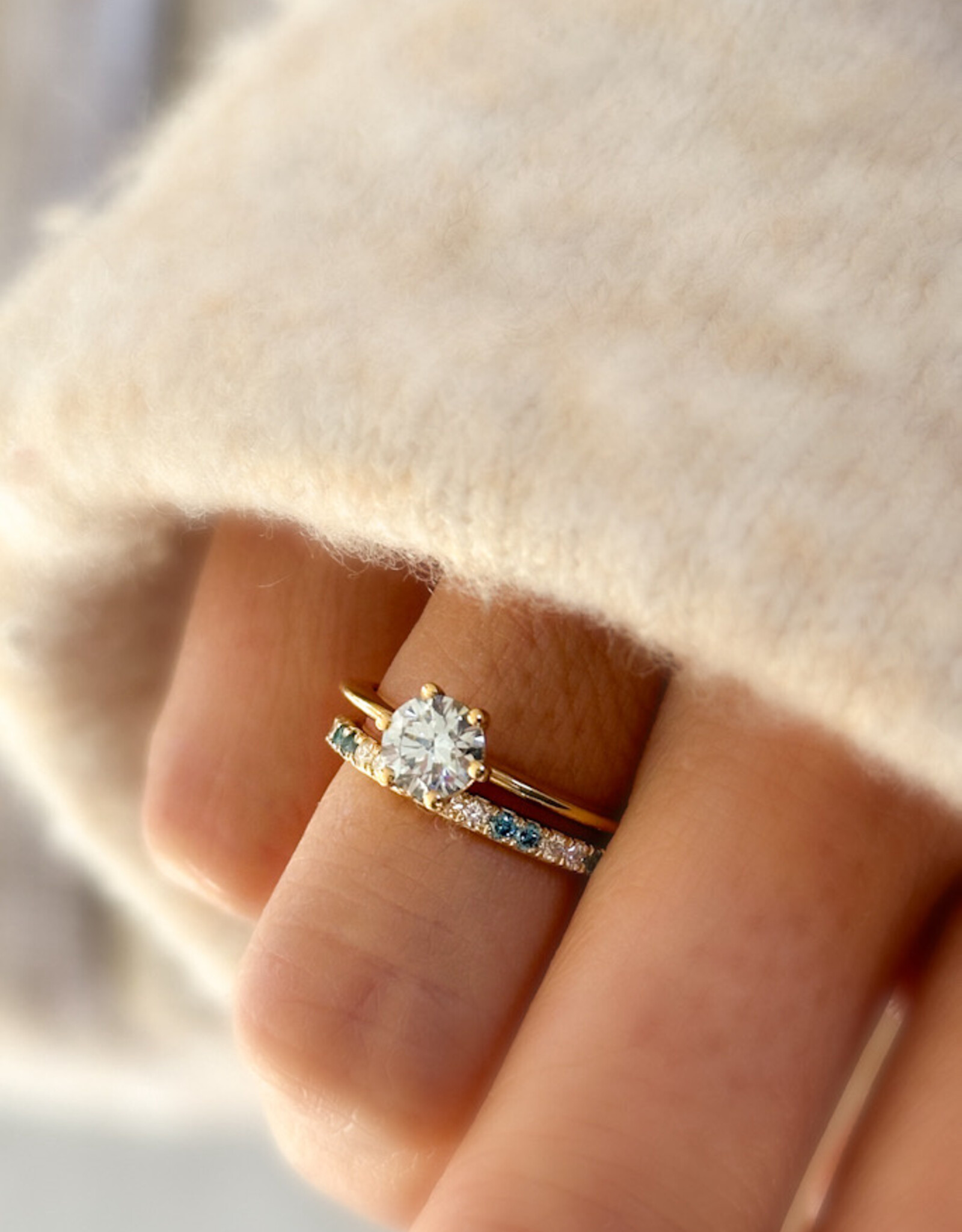 Atelier Maison The Colorful ring met witte en kleurdiamanten
