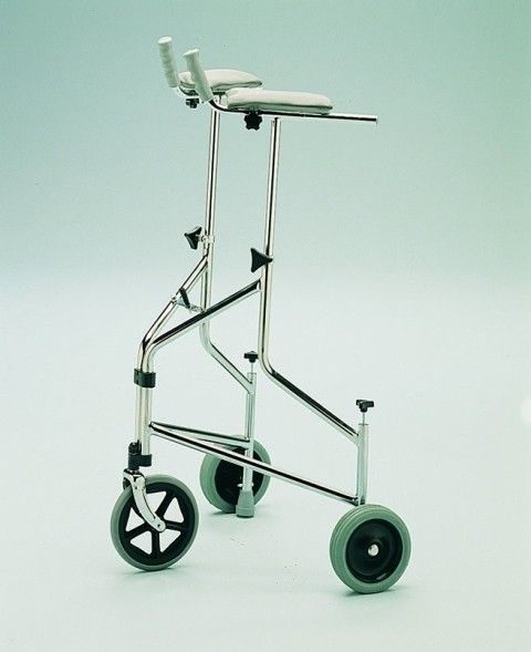 Patterson Medical Rollator Delta Met Tas Verstelbaar 89 113 Cm Onderarmschalen Duwrem Mandje En Dienbland patterson medical kopen in de aanbieding Patterson Medical Rollator Delta Met Tas Verstelbaar 89 113 Cm Onderarmschalen Duwrem Mandje En Dienbland patterson medical kopen in de aanbieding