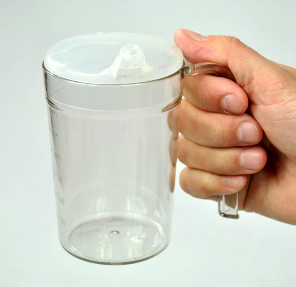 Drinkbeker Met Groot Handvat En 2 Deksels huismerk kopen in de aanbieding Drinkbeker Met Groot Handvat En 2 Deksels huismerk kopen in de aanbieding