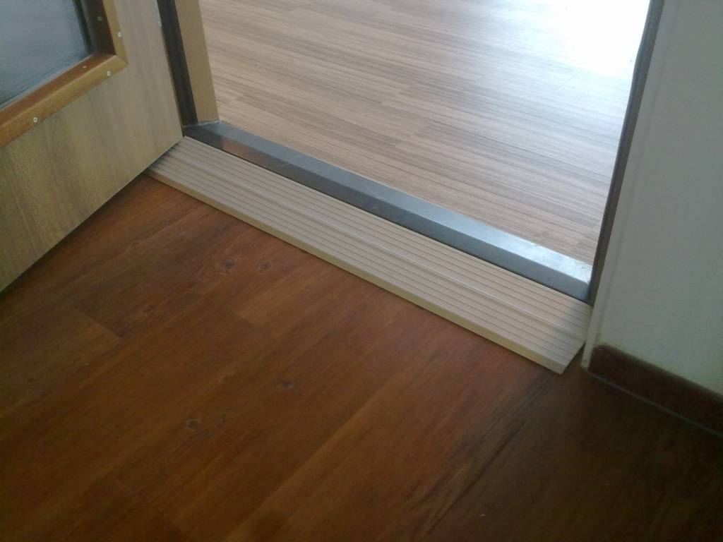 Able2 Indoor Drempelhulp Hout Of Aluminium able2 kopen in de aanbieding Able2 Indoor Drempelhulp Hout Of Aluminium able2 kopen in de aanbieding