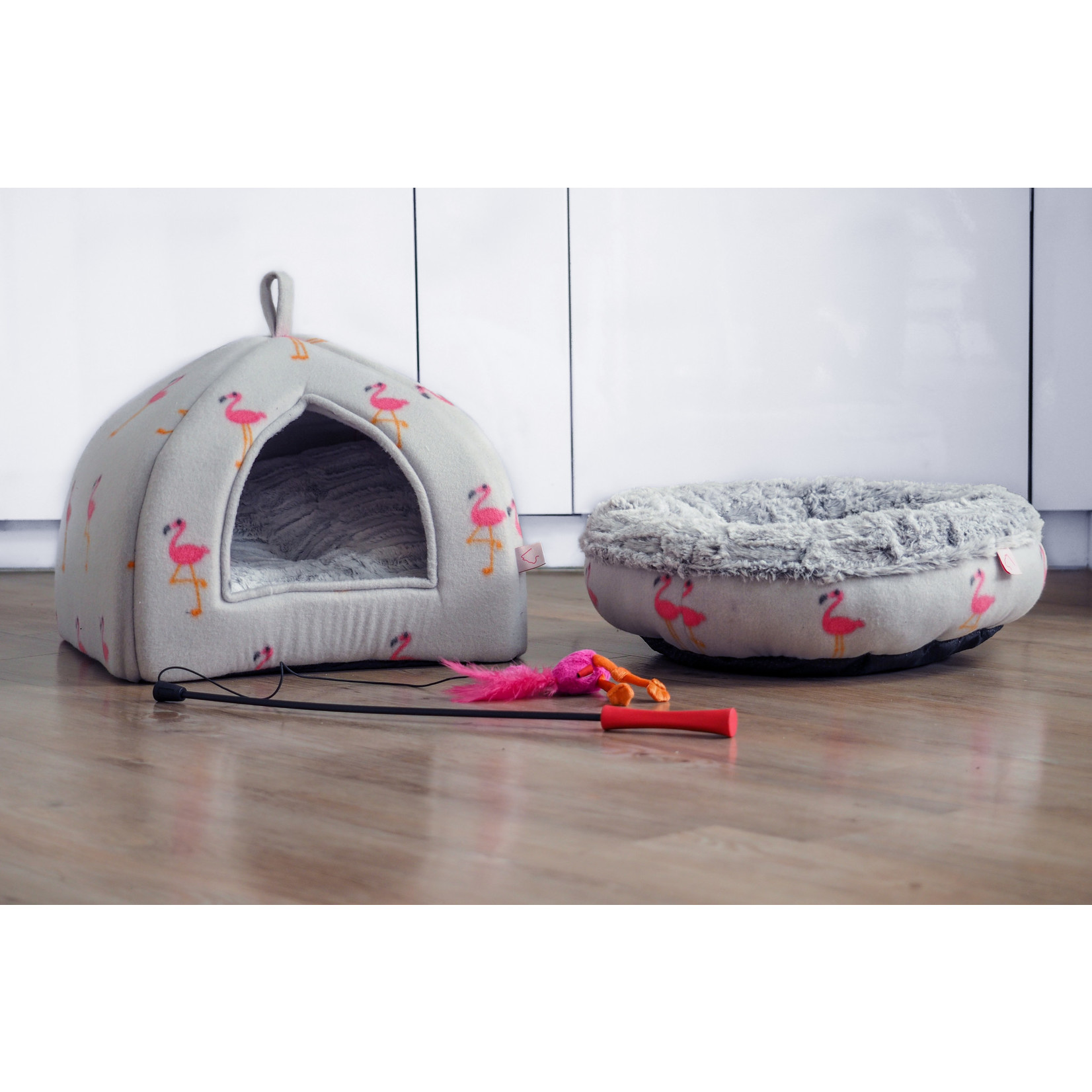 Zöon Floating Flamingo Cat Igloo Bed, 40 x 40 x 35cm