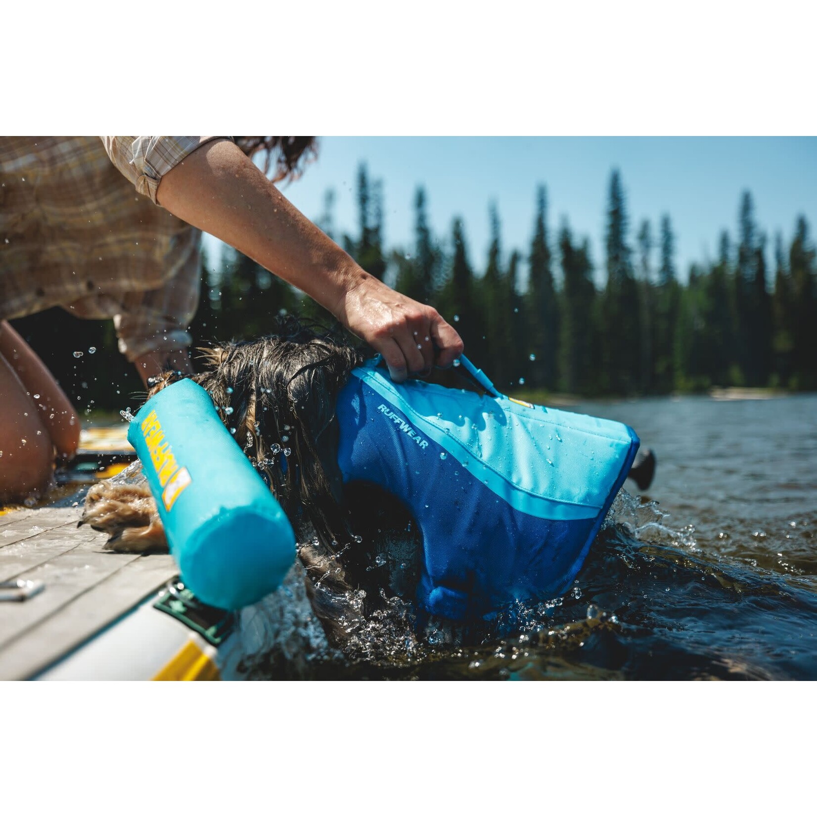 Ruffwear Lunker Floating Throw Tug Toy