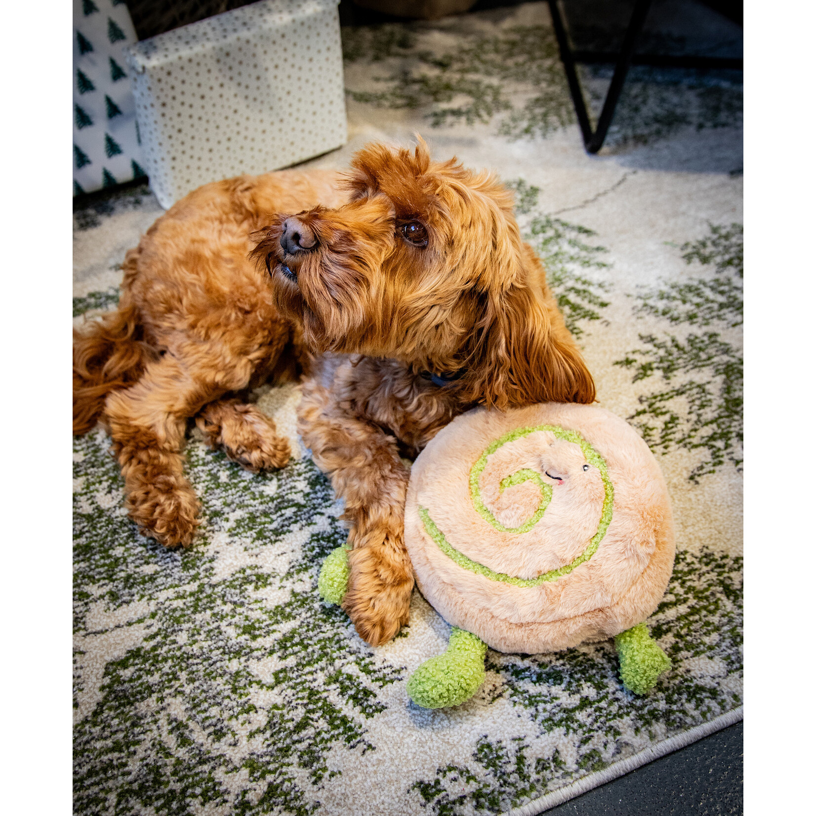 Rosewood Perry Pesto Pinwheel Plush Squeaky Dog Toy