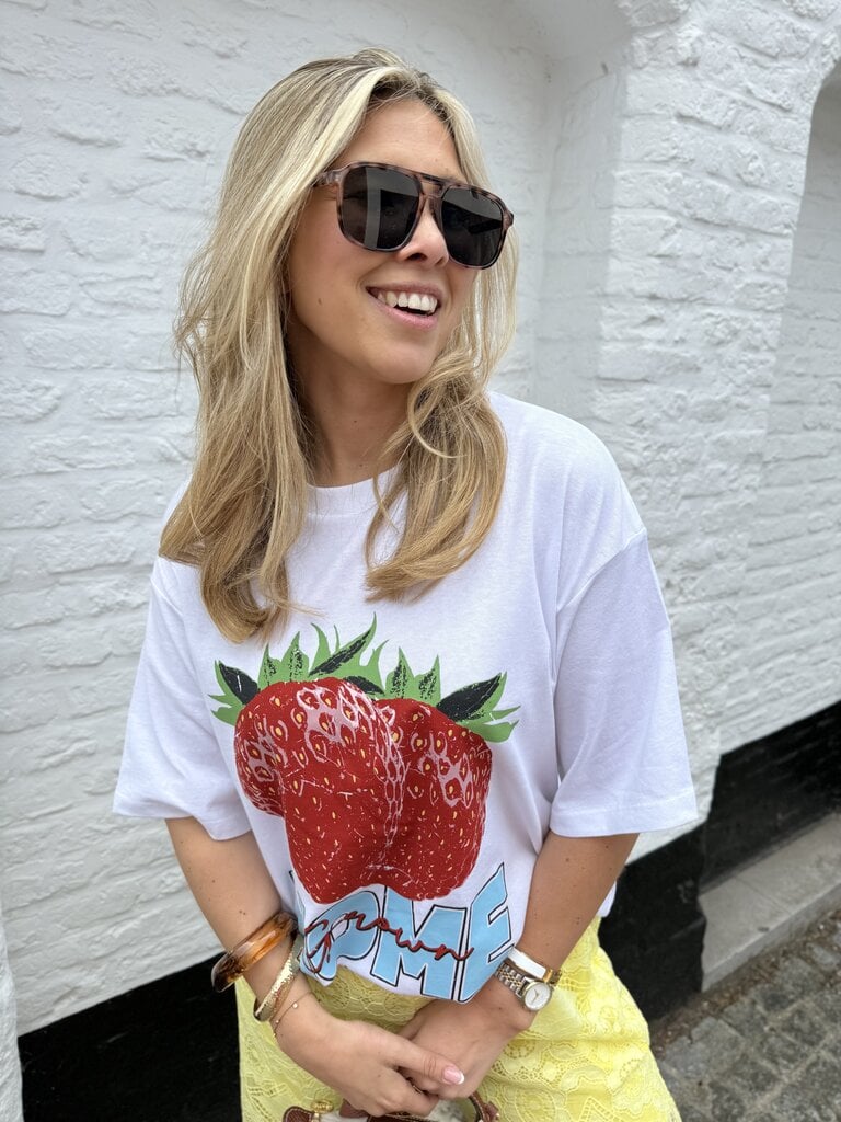 Millow strawberry tee