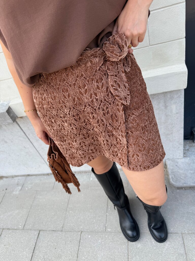 Novi skort brown TU
