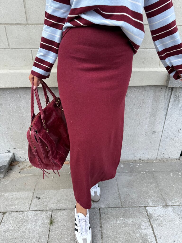 Elia knitted skirt burgundy