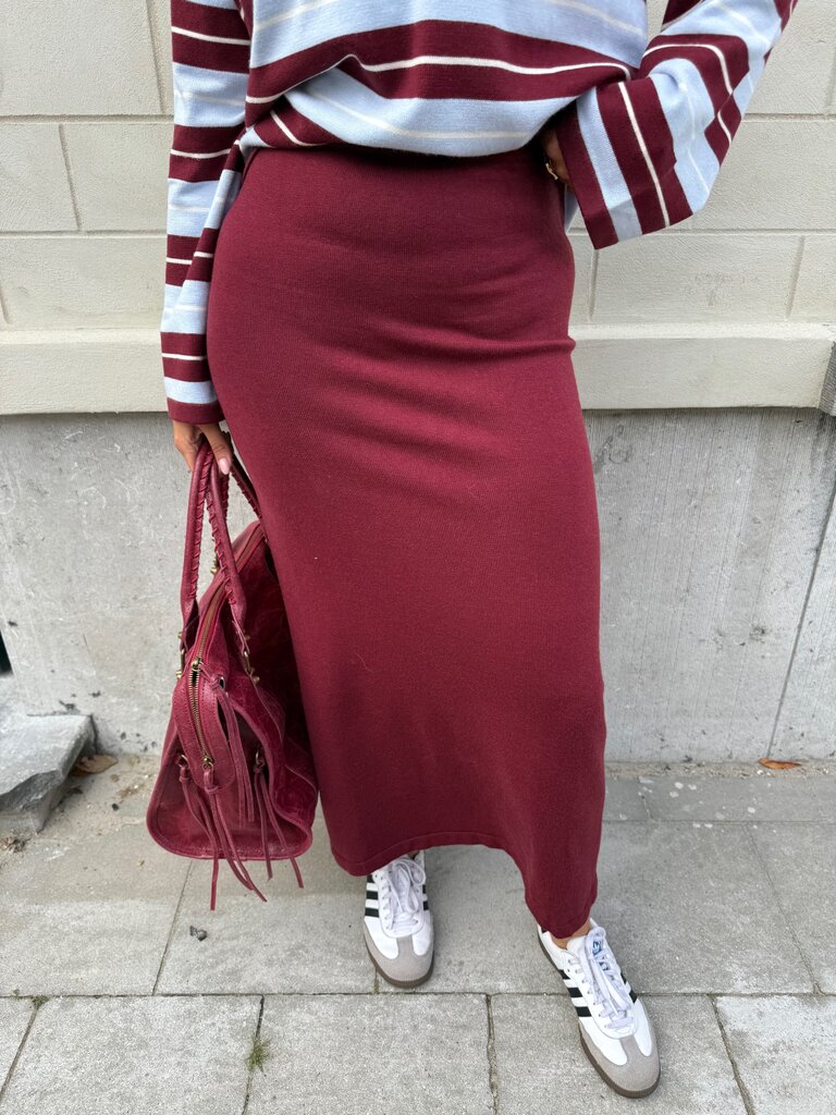 Elia knitted skirt burgundy