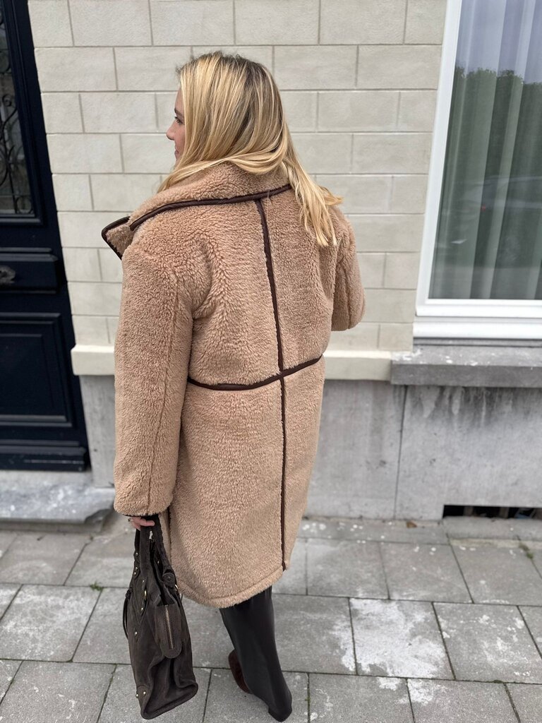 Cacey fluffy jacket camel