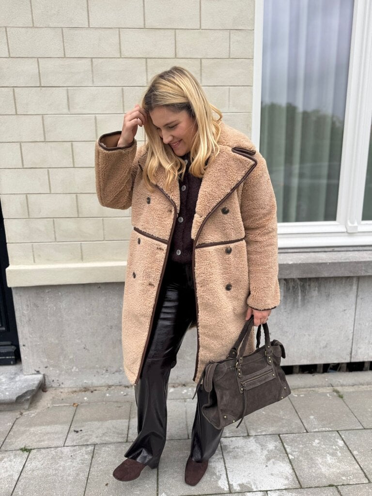 Cacey fluffy jacket camel