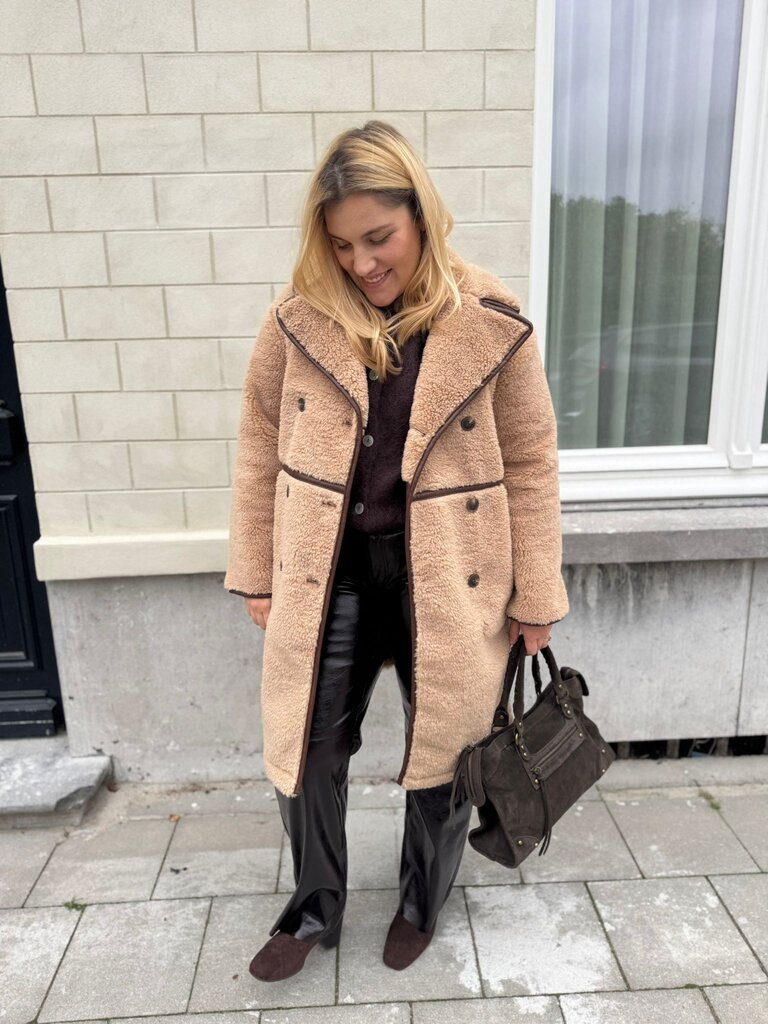 Cacey fluffy jacket camel