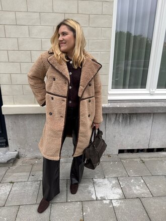 Cacey fluffy jacket camel