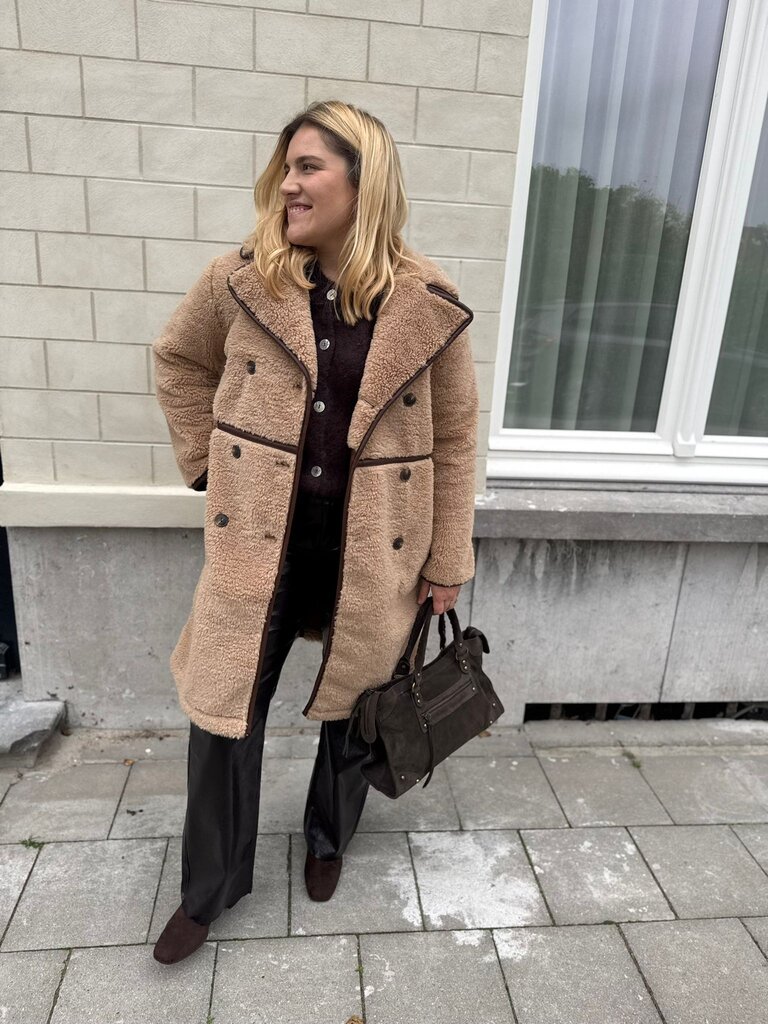 Cacey fluffy jacket camel
