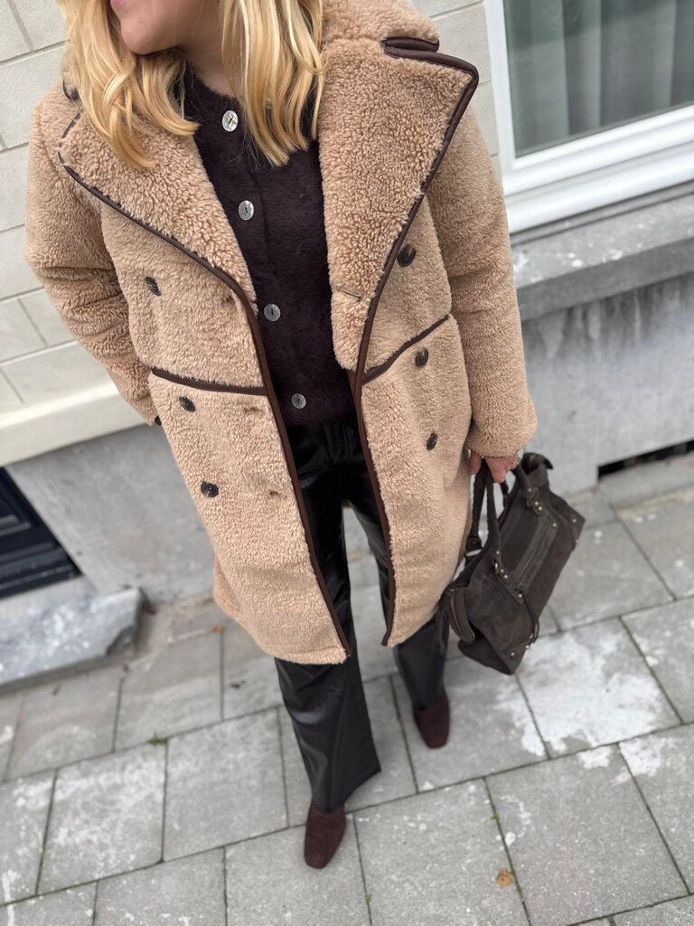 Cacey fluffy jacket camel
