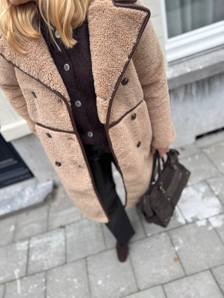 Cacey fluffy jacket camel
