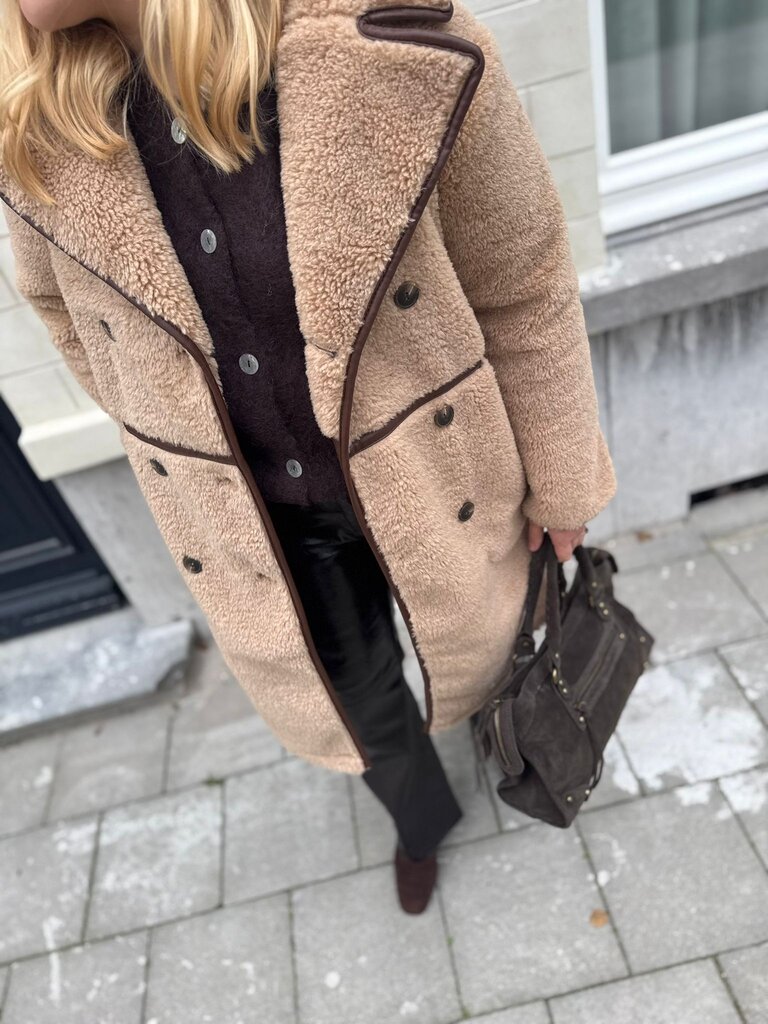 Cacey fluffy jacket camel