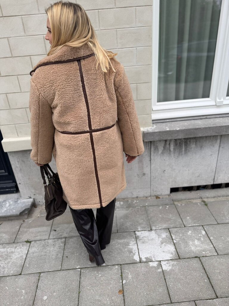 Cacey fluffy jacket camel