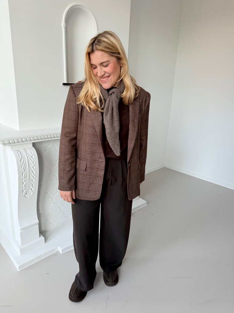 Triangle scarf taupe