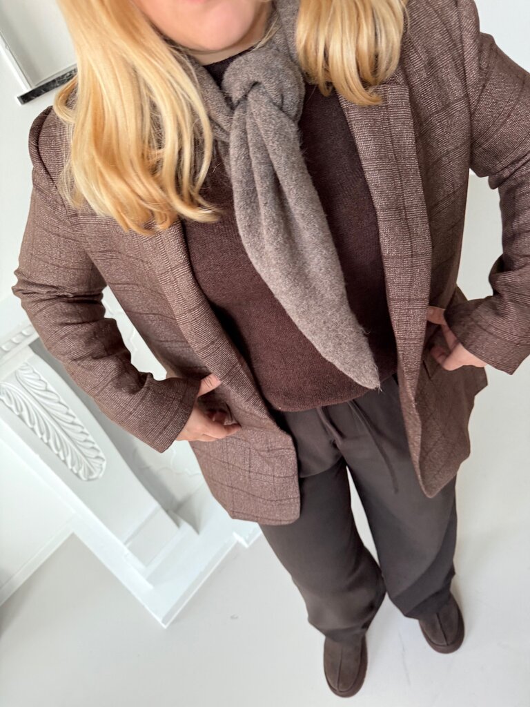 Triangle scarf taupe