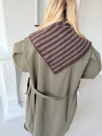 Triangle striped scarf brown