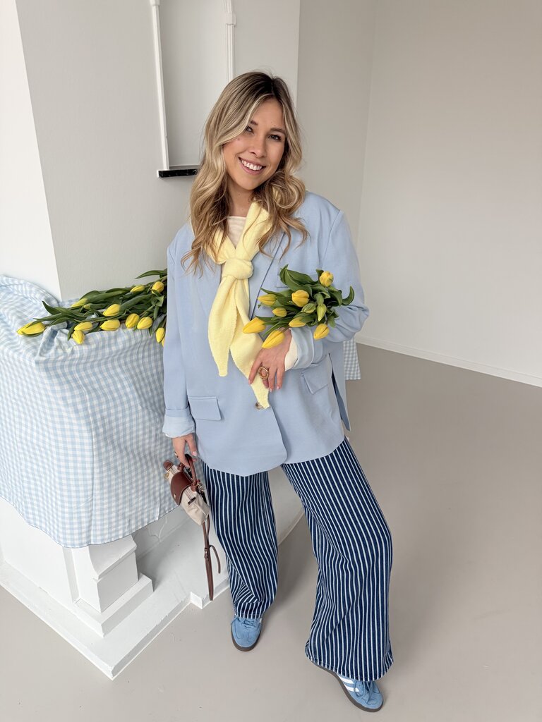 Triangle scarf yellow