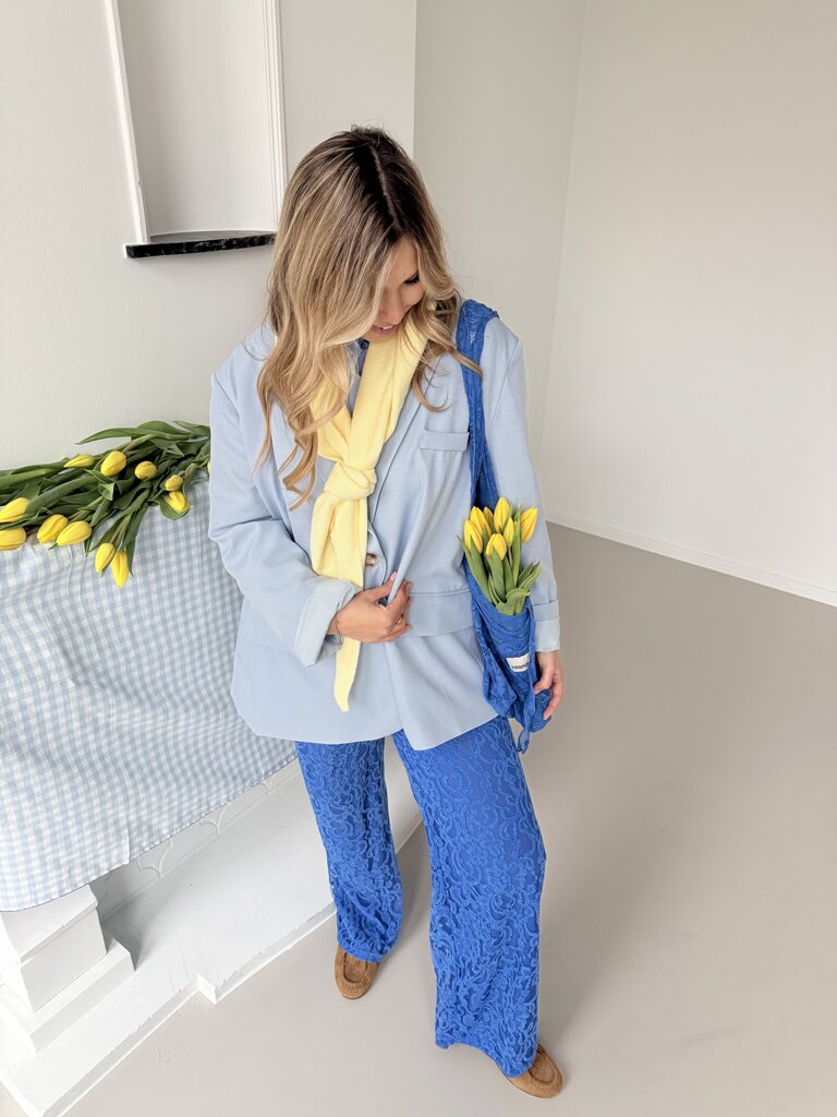 Triangle scarf yellow